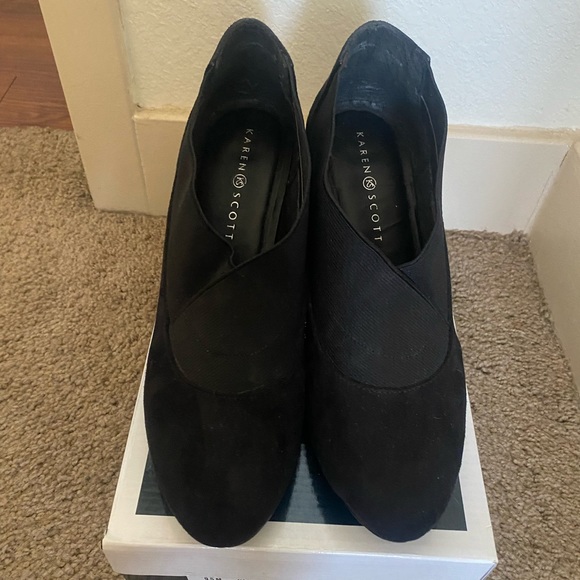 Karen Scott Heels - Picture 3 of 5